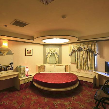 Broadway Hotel Taichung Esterno foto