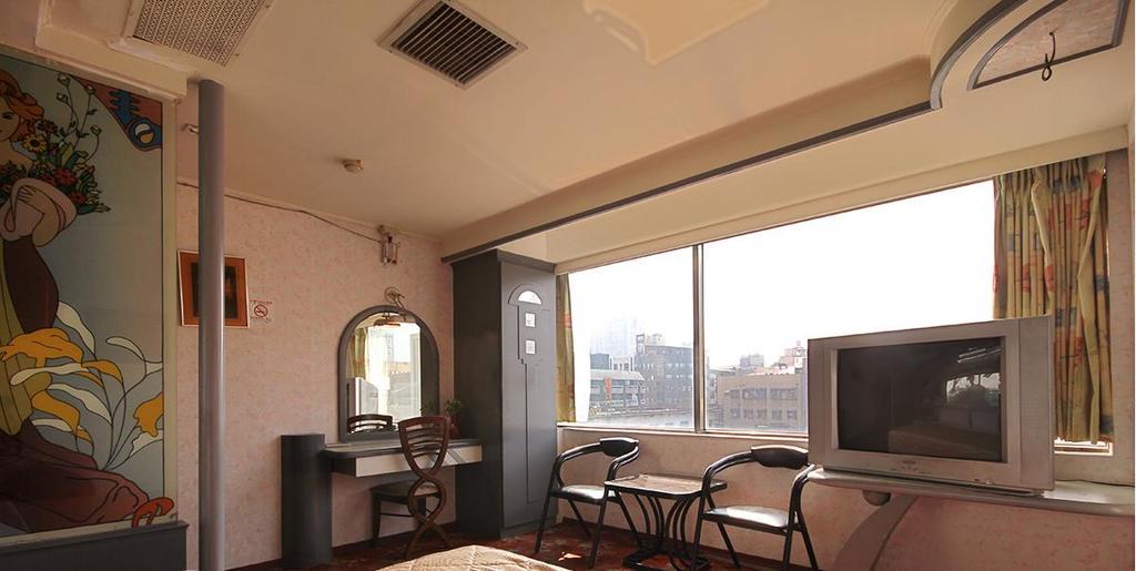 Broadway Hotel Taichung Esterno foto