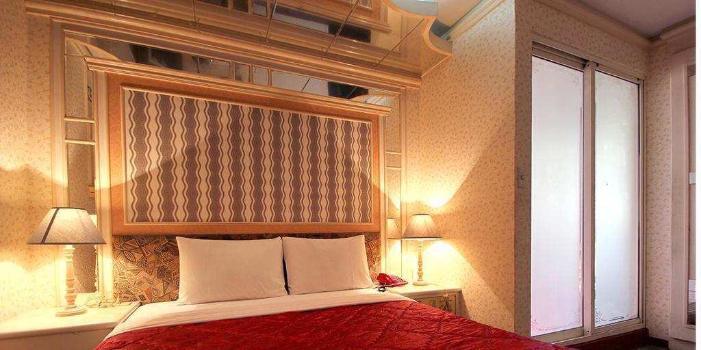Broadway Hotel Taichung Esterno foto
